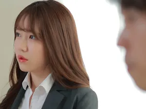 Thằng em bất ngờ nhờ chị gái xoa dịu cơn nứng